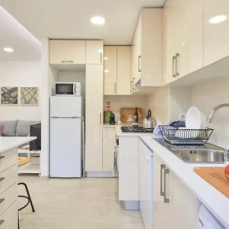 Light Apartment With Amazing Balcony, By Timecooler Lissabon Buitenkant foto
