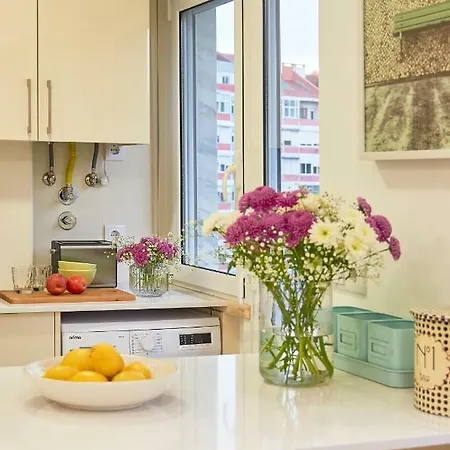 Light Apartment With Amazing Balcony, By Timecooler Lissabon Buitenkant foto