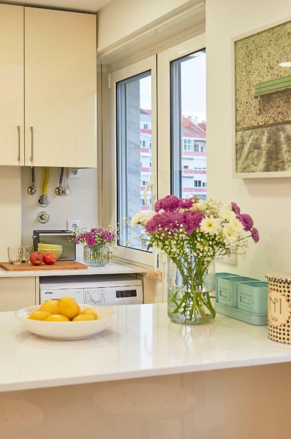 Light With Amazing Balcony, By Timecooler Apartment Lisbon