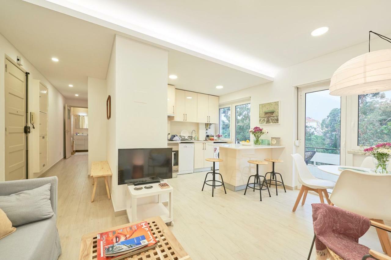 Light With Amazing Balcony, By Timecooler Apartment